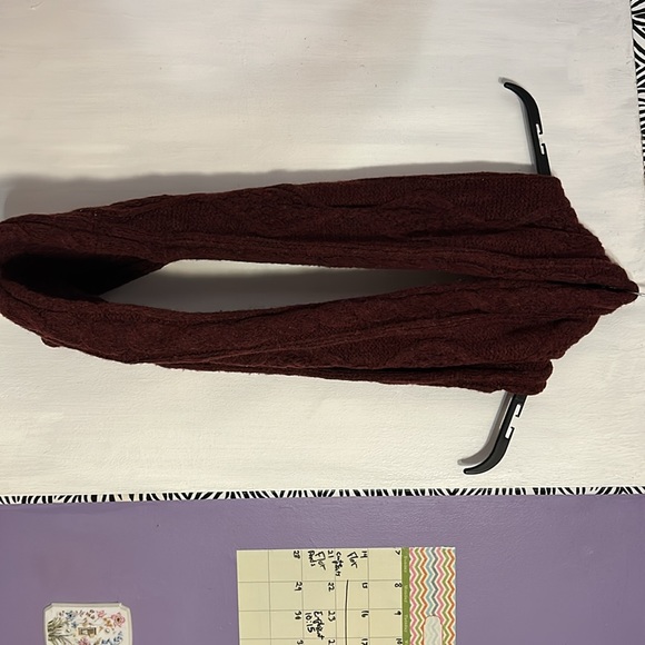 Maroon chunky infinity scarf - Picture 2 of 2